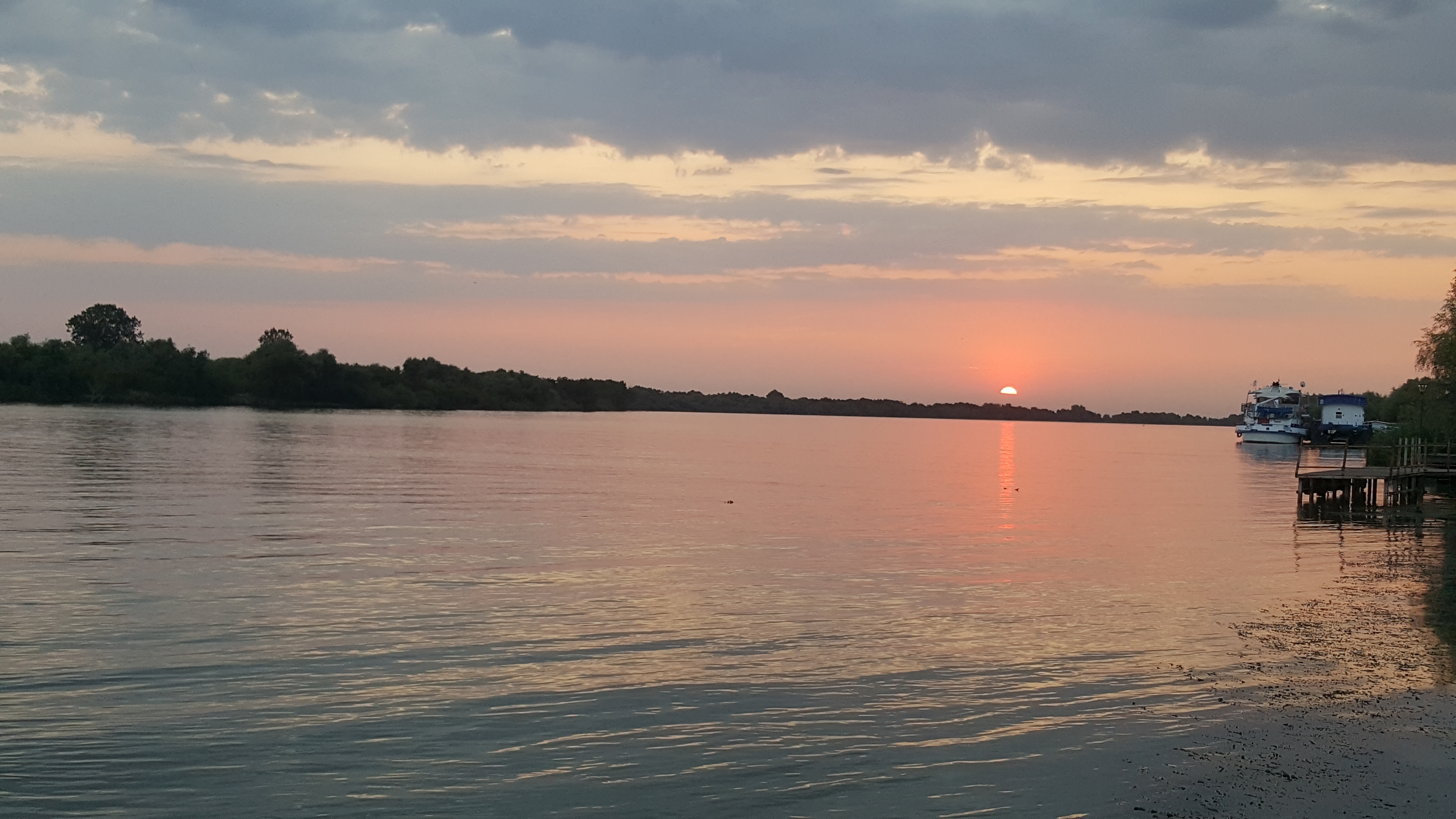 Se lasa seara peste Delta Dunarii